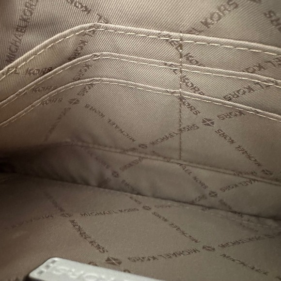 NWOT White Michael Kors Wristlet Clutch Handbag White Leather MK Logo Zip Pouch - Picture 8 of 9